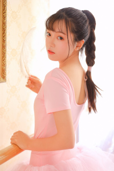 小莹客厅激情46章至50章视频