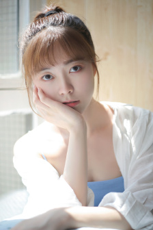 女生和女生一起打扑克差差